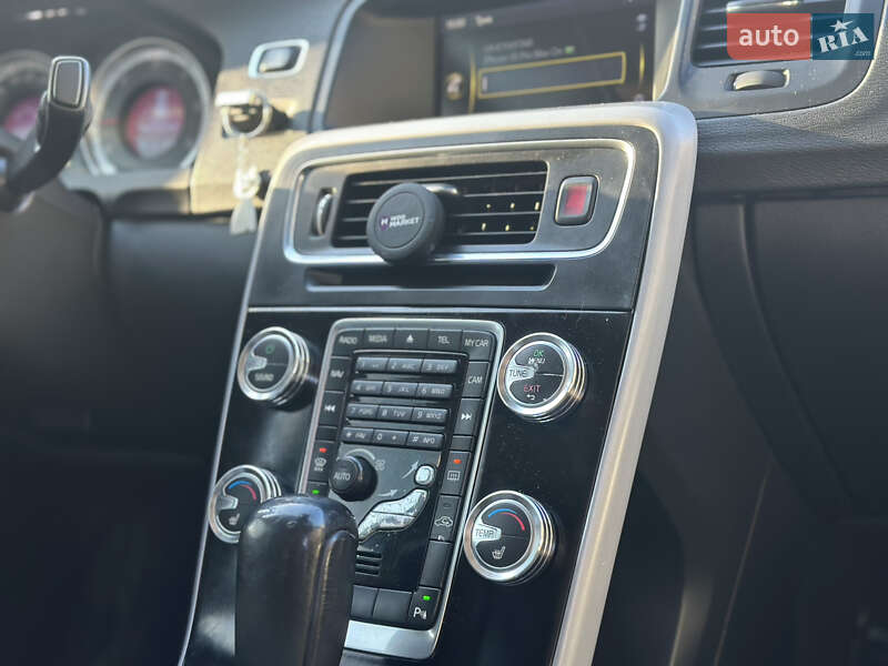 Седан Volvo S60 2011 в Львове