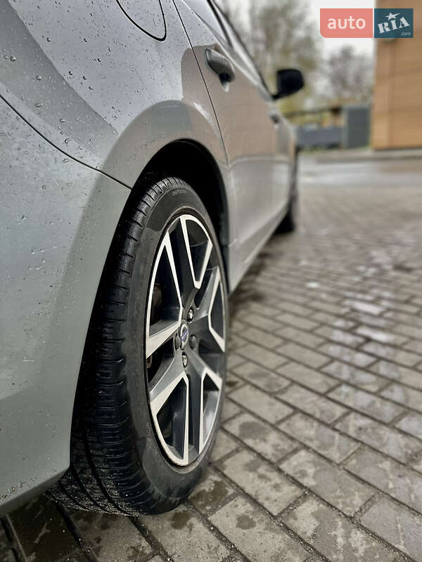Седан Volvo S60 2016 в Львове