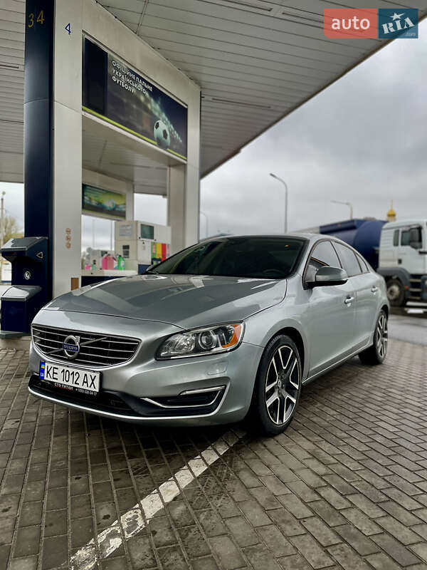 Седан Volvo S60 2016 в Львове