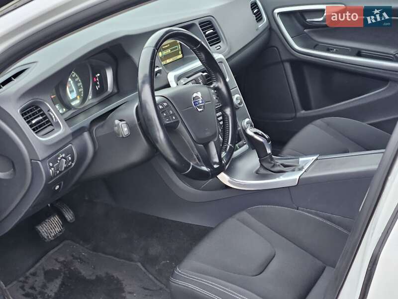 Седан Volvo S60 2015 в Киеве фото 50 Седан Volvo S60 2015 в Киеве