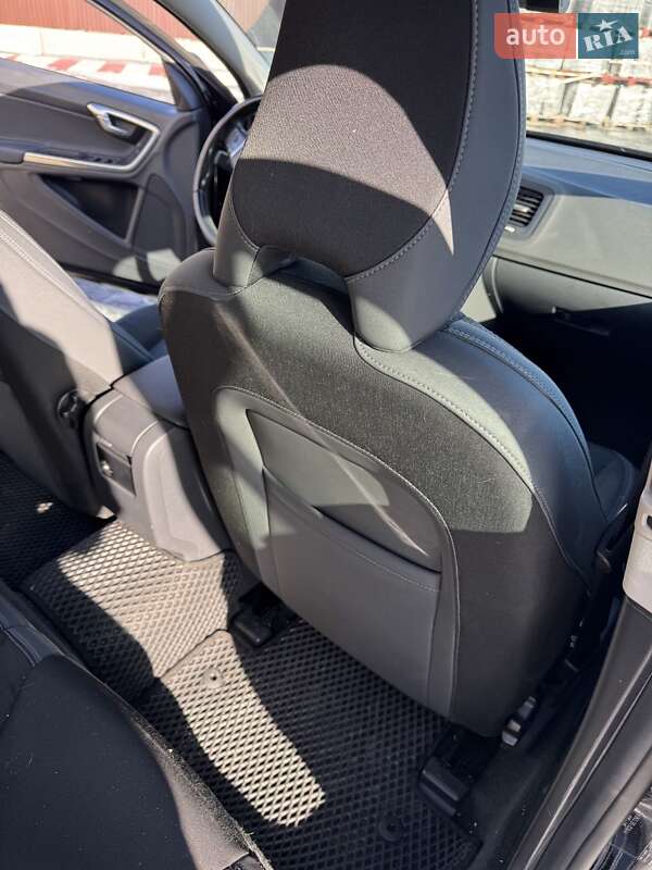 Седан Volvo S60 2014 в Киеве
