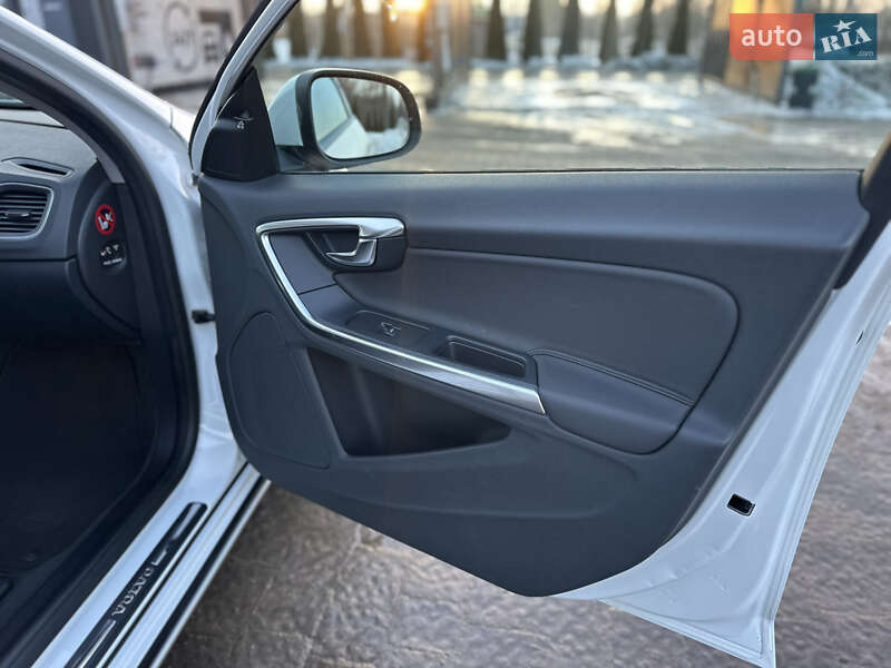 Седан Volvo S60 2010 в Радивилове