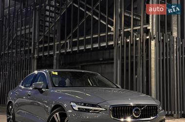 Седан Volvo S60 2021 в Киеве