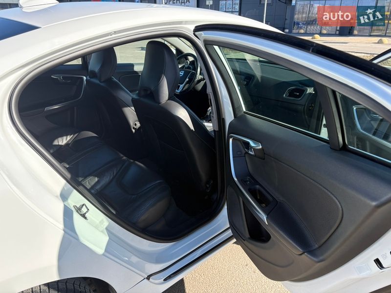 Седан Volvo S60 2013 в Киеве