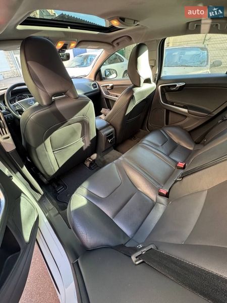 Седан Volvo S60 2016 в Киеве