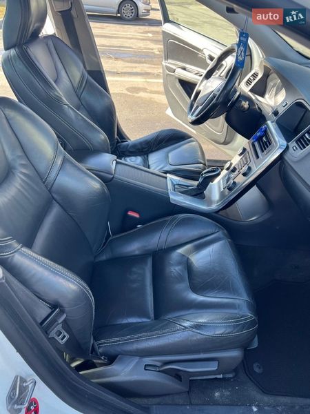 Седан Volvo S60 2013 в Бучі
