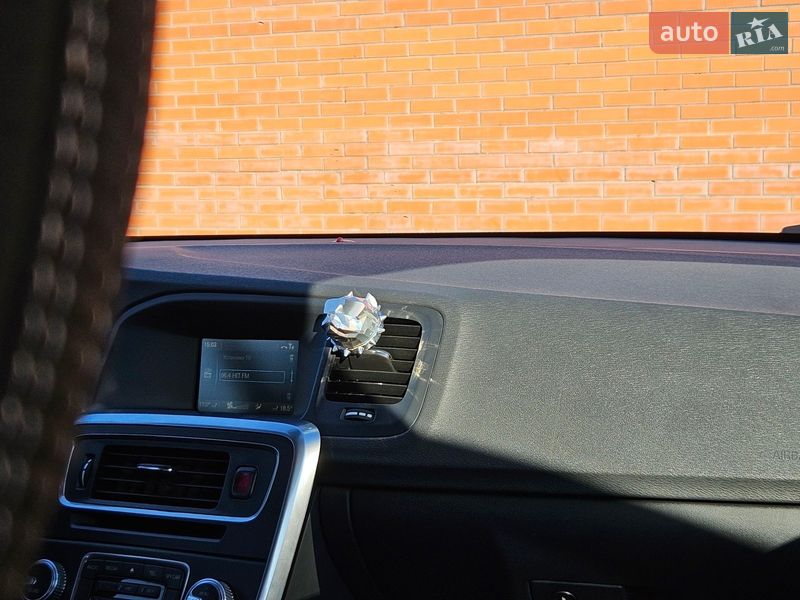 Седан Volvo S60 2015 в Киеве фото 12 Седан Volvo S60 2015 в Киеве