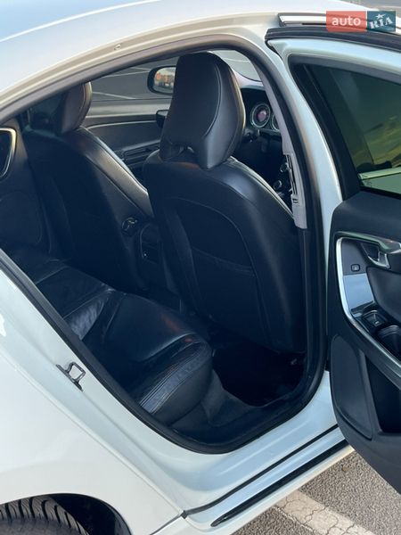 Седан Volvo S60 2012 в Киеве