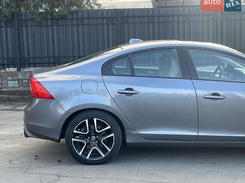 Седан Volvo S60 2016 в Києві