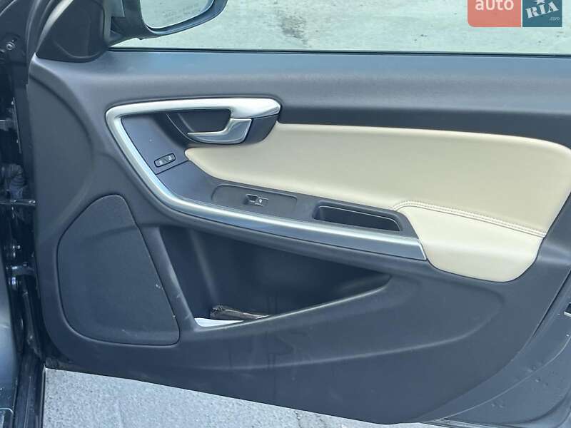 Седан Volvo S60 2016 в Києві