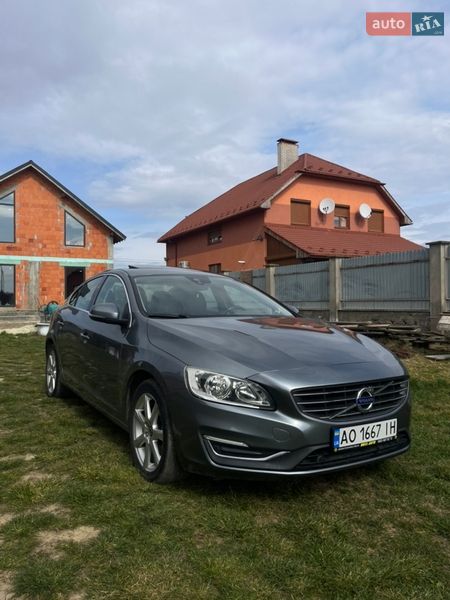 Седан Volvo S60 2015 в Мукачевому