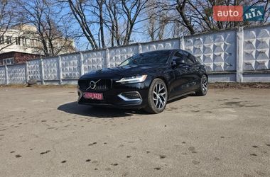 Седан Volvo S60 2019 в Киеве