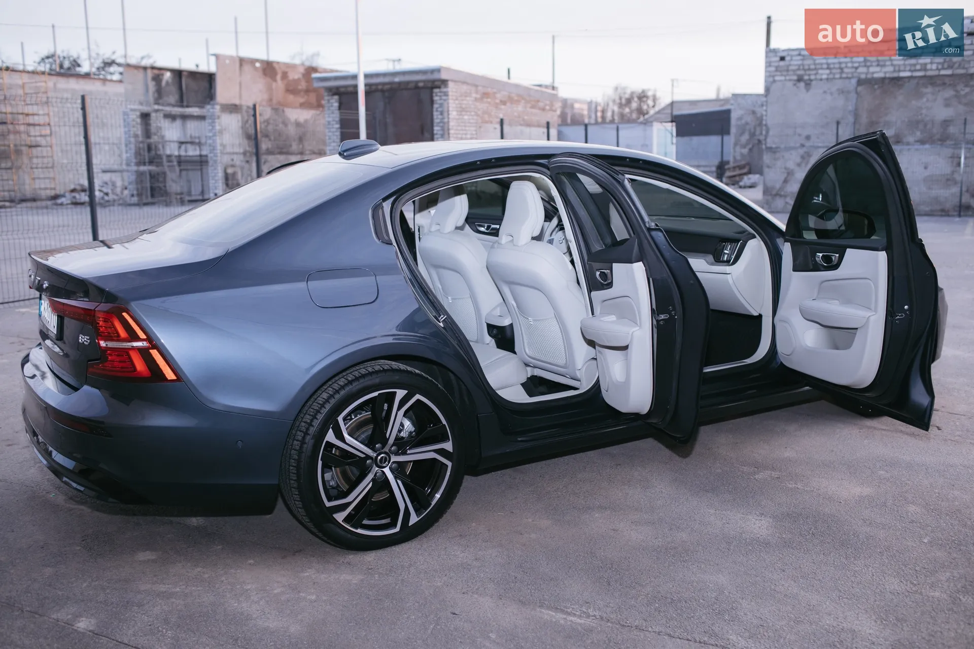 2023 Volvo S60 - мініатюра 18