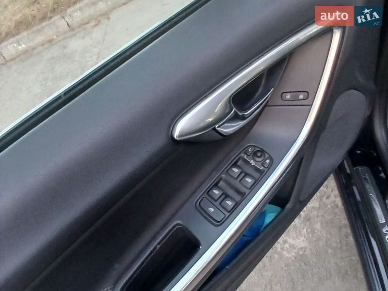 Седан Volvo S60 2014 в Нетішині