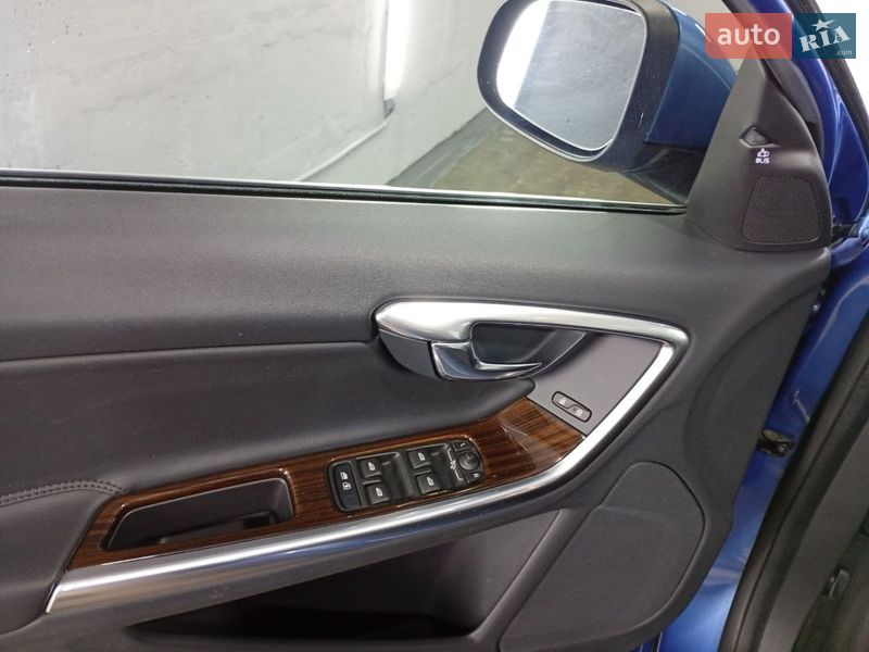 Седан Volvo S60 2015 в Рівному