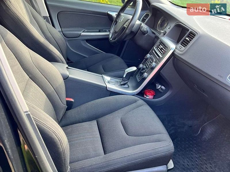 Седан Volvo S60 2012 в Львове