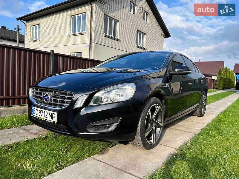 Седан Volvo S60 2012 в Львове
