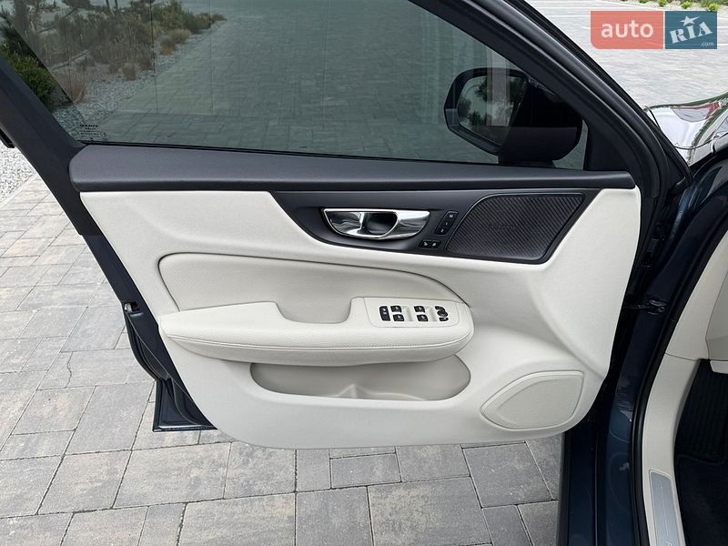 Седан Volvo S60 2023 в Луцке