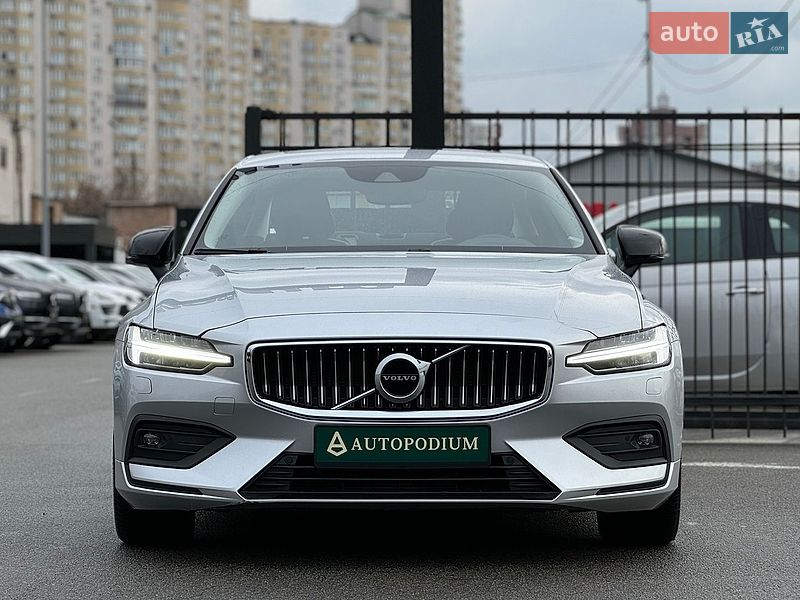 Седан Volvo S60 2021 в Киеве