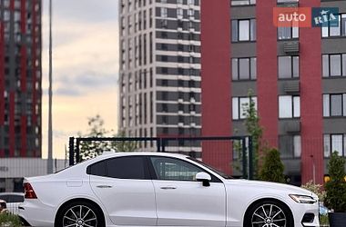 Седан Volvo S60 2019 в Киеве