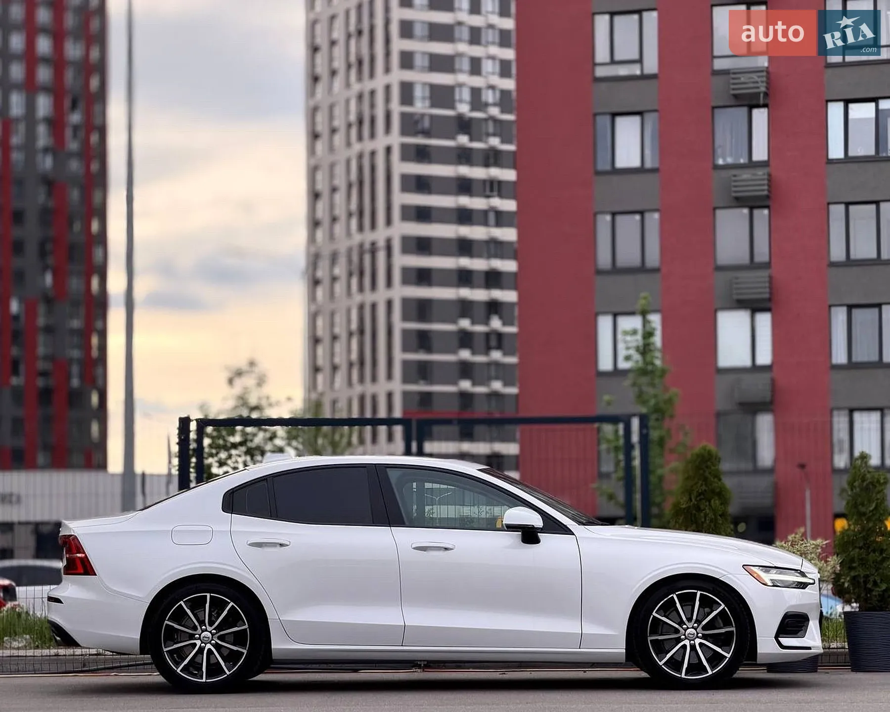 2019 Volvo S60 - мініатюра 8