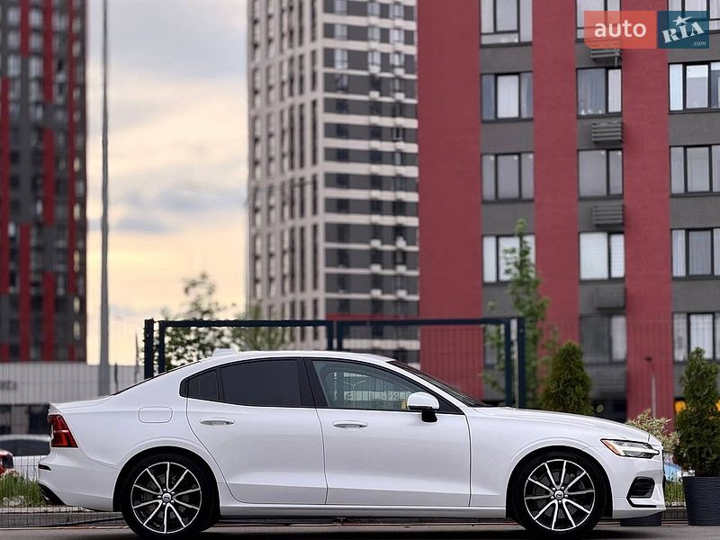Седан Volvo S60 2019 в Киеве