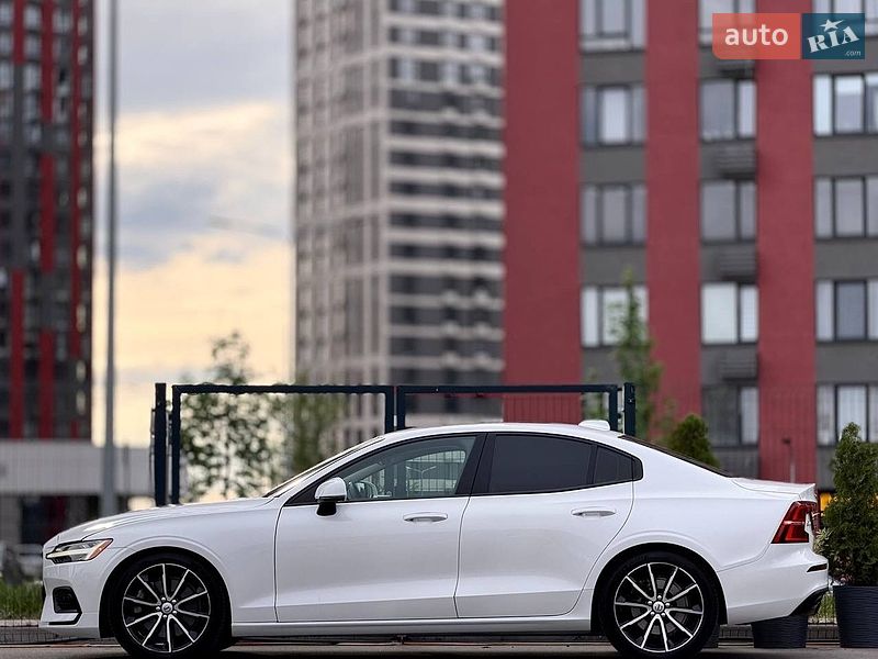 Седан Volvo S60 2019 в Киеве