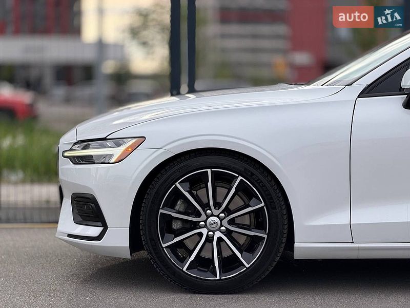 Седан Volvo S60 2019 в Киеве