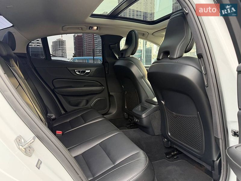 Седан Volvo S60 2019 в Киеве