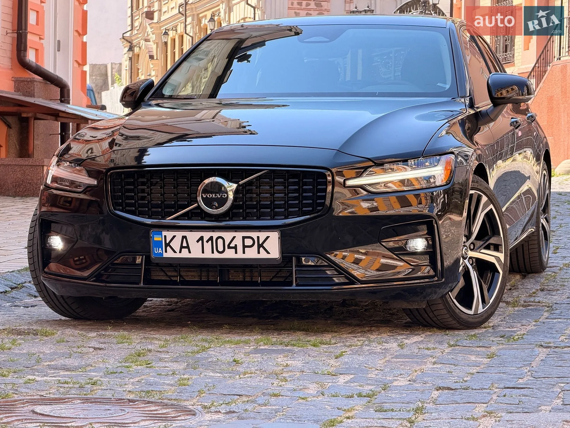 2023 Volvo S60 - фото 1