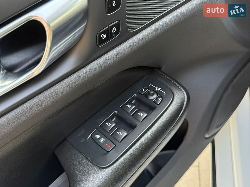 Седан Volvo S60 2022 в Києві фото 40 Седан Volvo S60 2022 в Києві