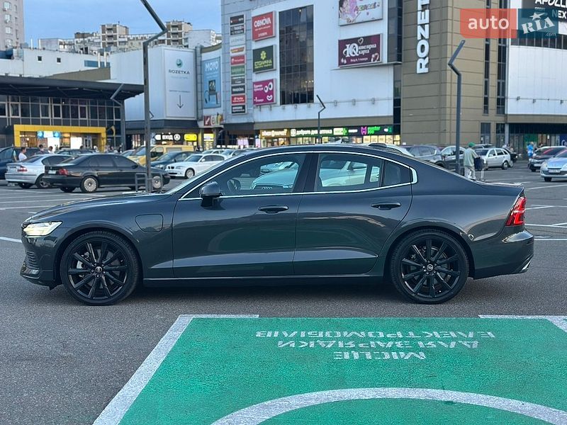 Седан Volvo S60 2020 в Киеве