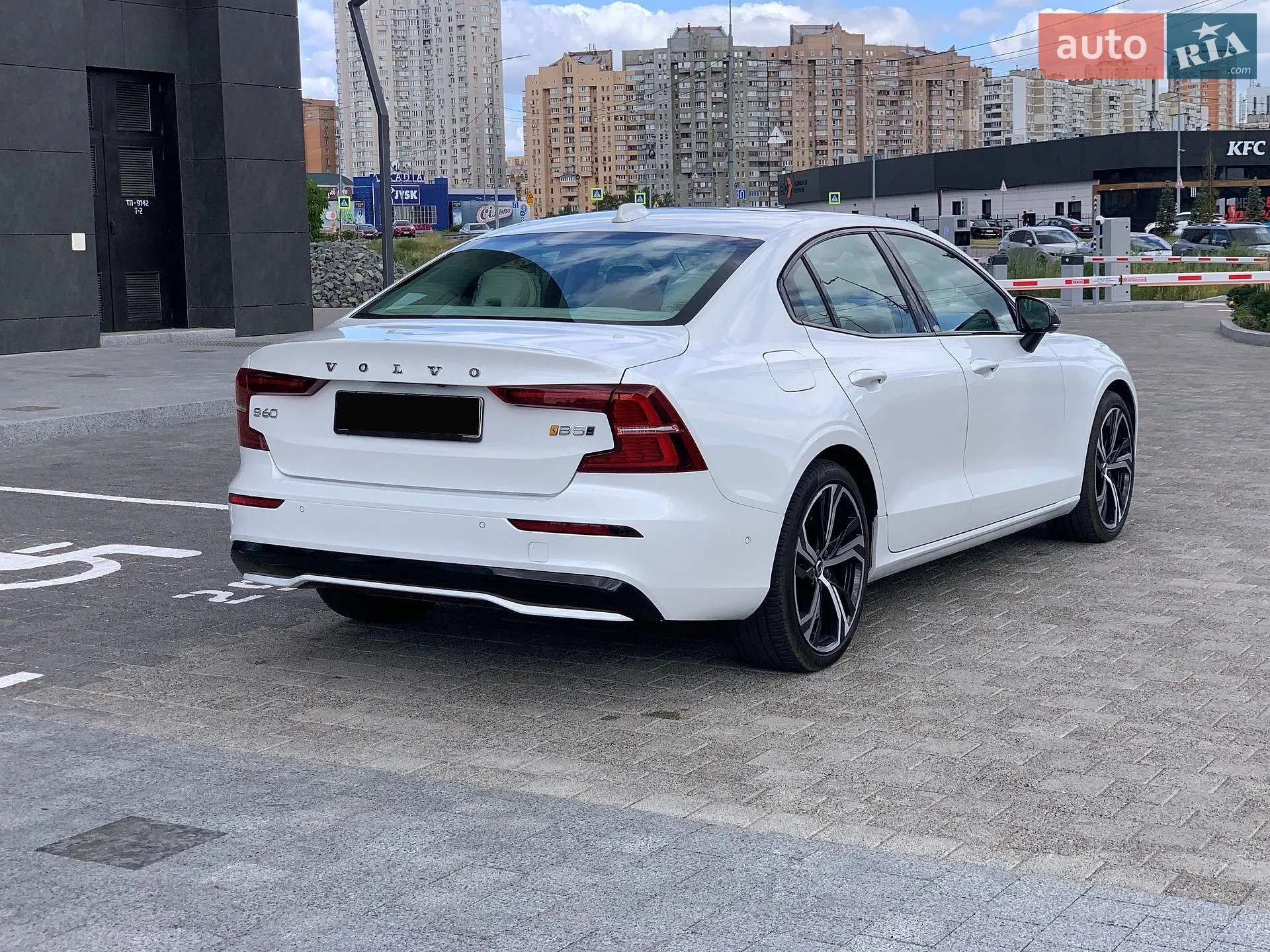 2023 Volvo S60 - мініатюра 8