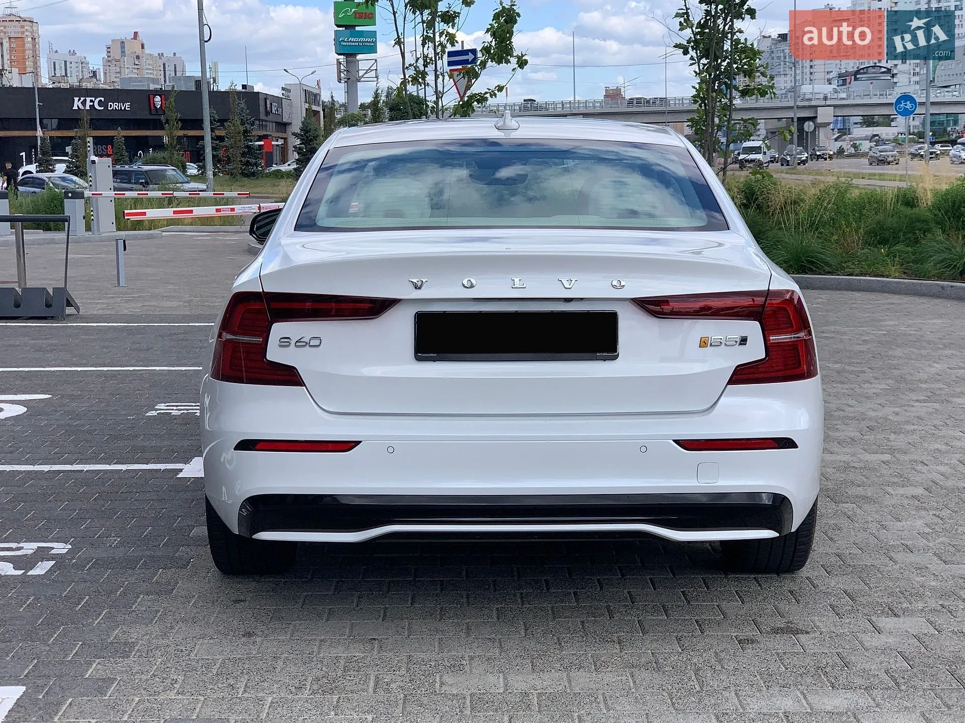 2023 Volvo S60 - мініатюра 9
