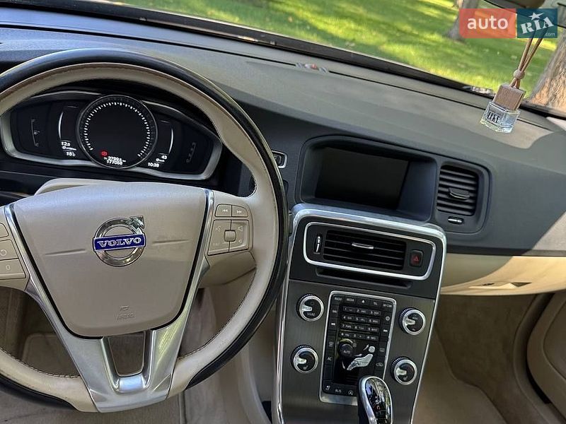 Седан Volvo S60 2015 в Александрие