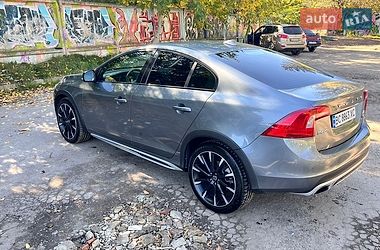 Седан Volvo S60 2015 в Львові