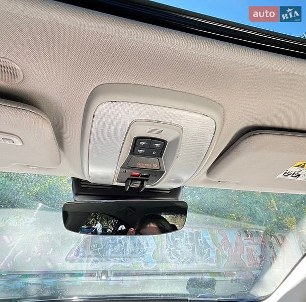 Седан Volvo S60 2015 в Львові