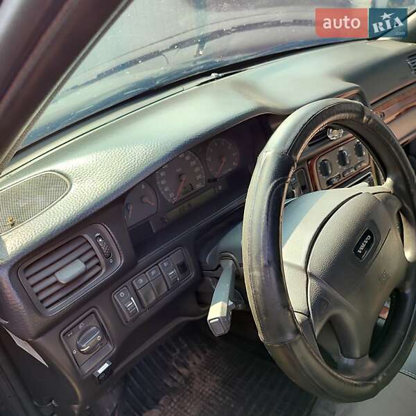 Седан Volvo S70 1998 в Дубровице