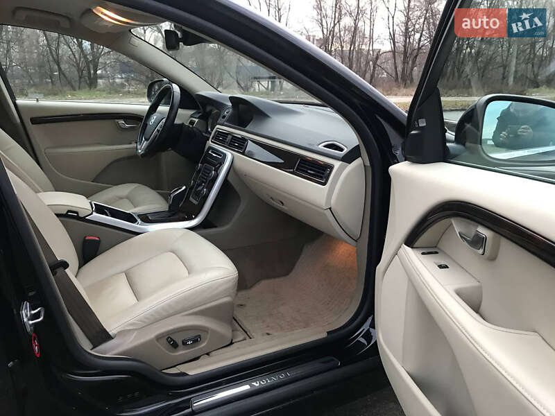 Седан Volvo S80 2014 в Чернівцях