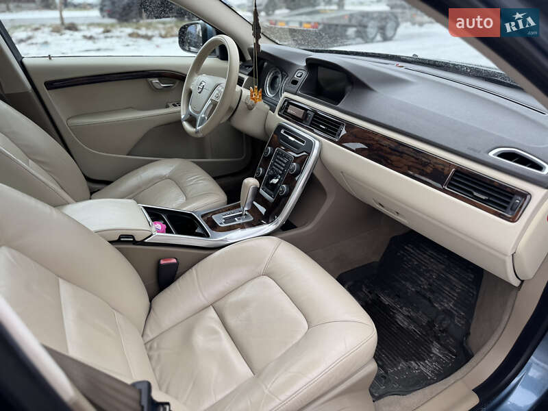Седан Volvo S80 2012 в Ровно