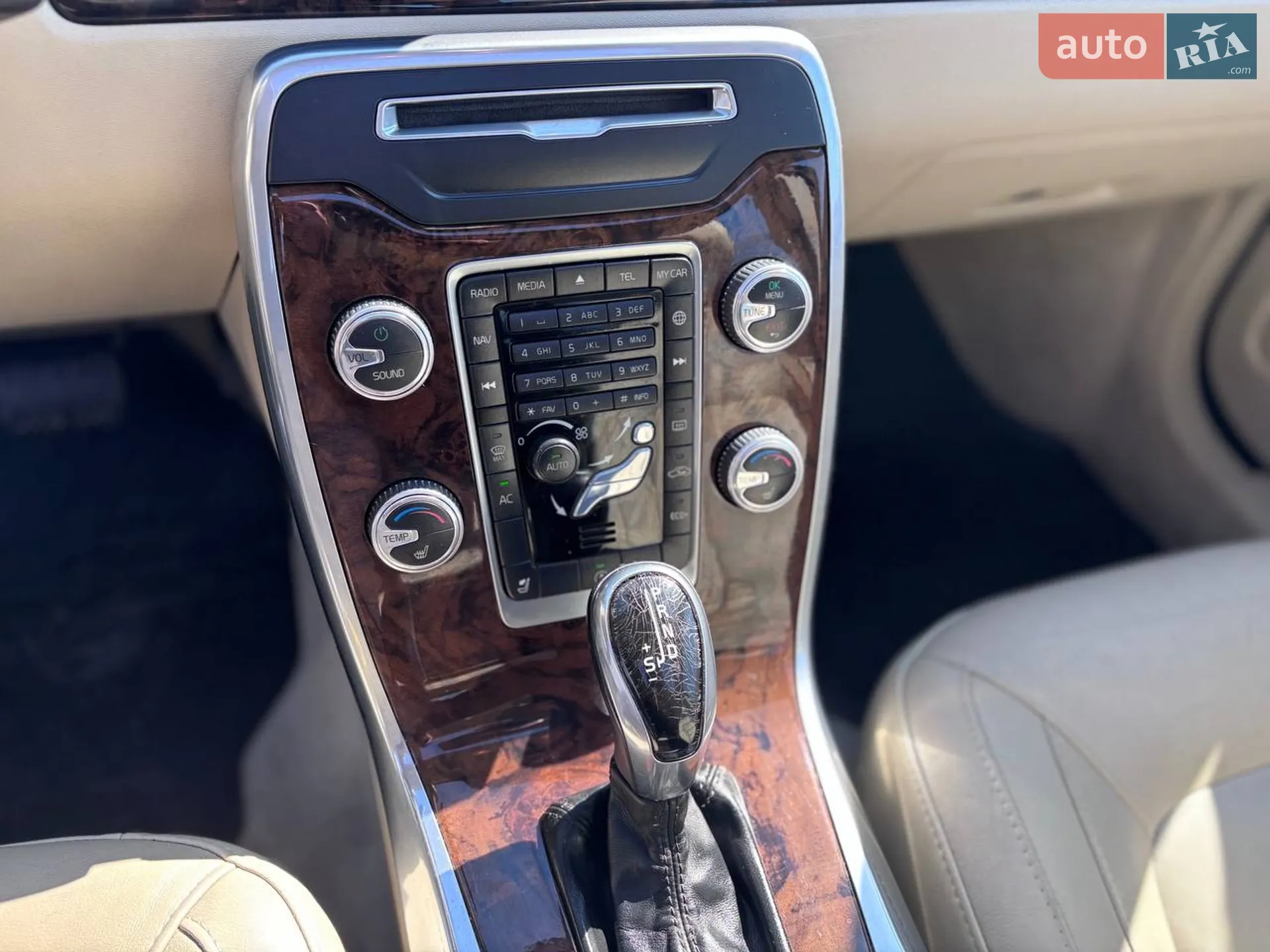 Volvo S80 2014 VIN YV140MAKXF1186345 фото оголошення 18 з 37