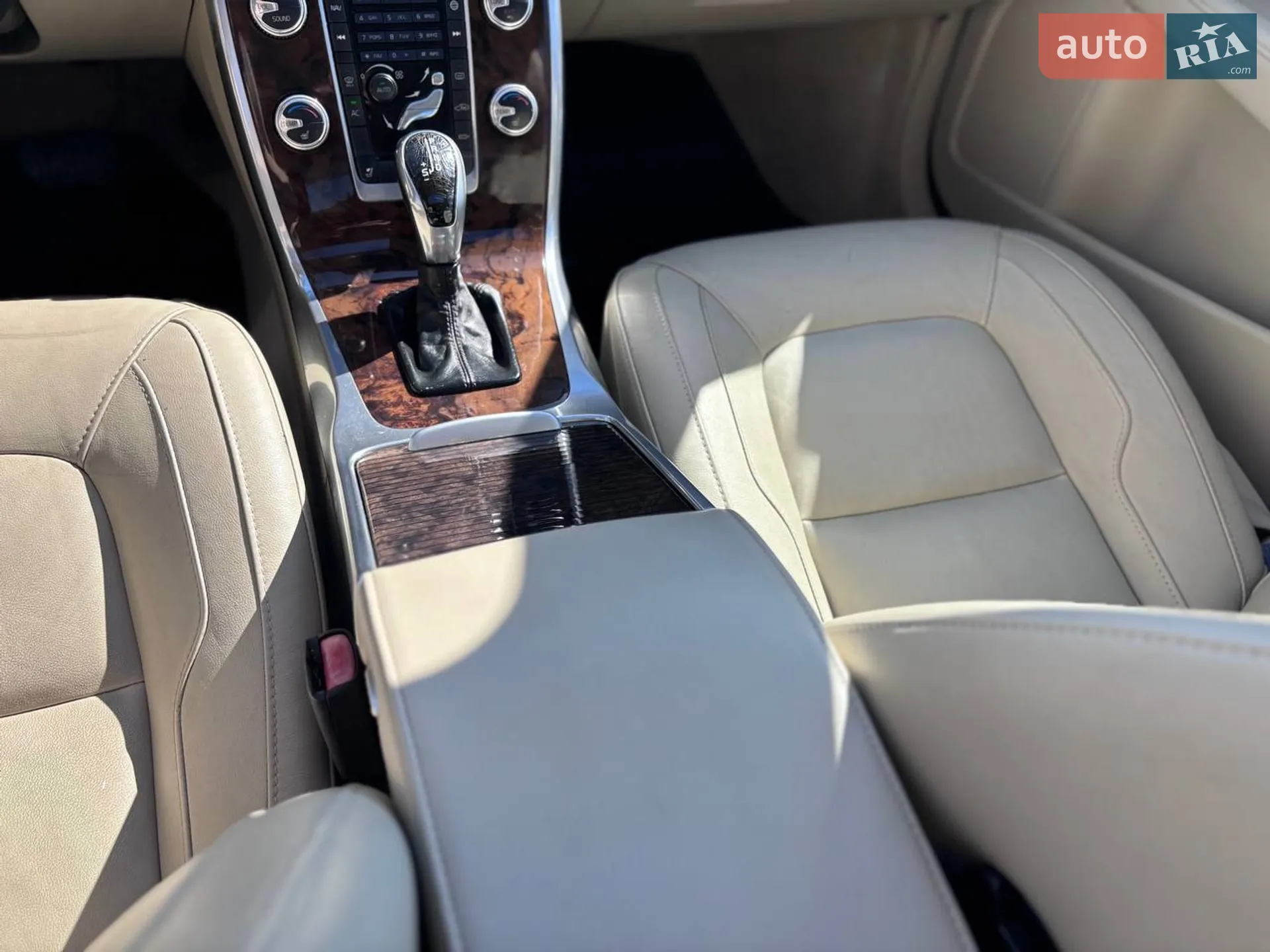 Volvo S80 2014 VIN YV140MAKXF1186345 фото оголошення 24 з 37