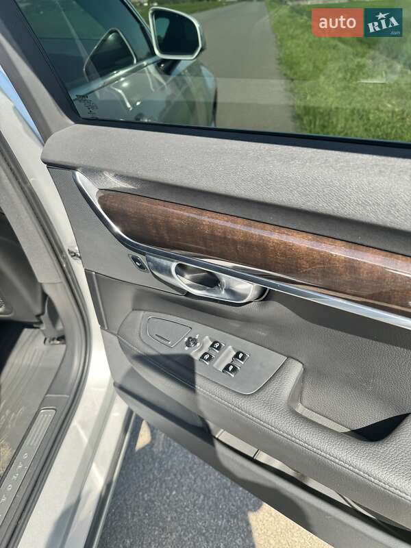 Седан Volvo S90 2017 в Смілі