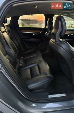 Седан Volvo S90 2017 в 
