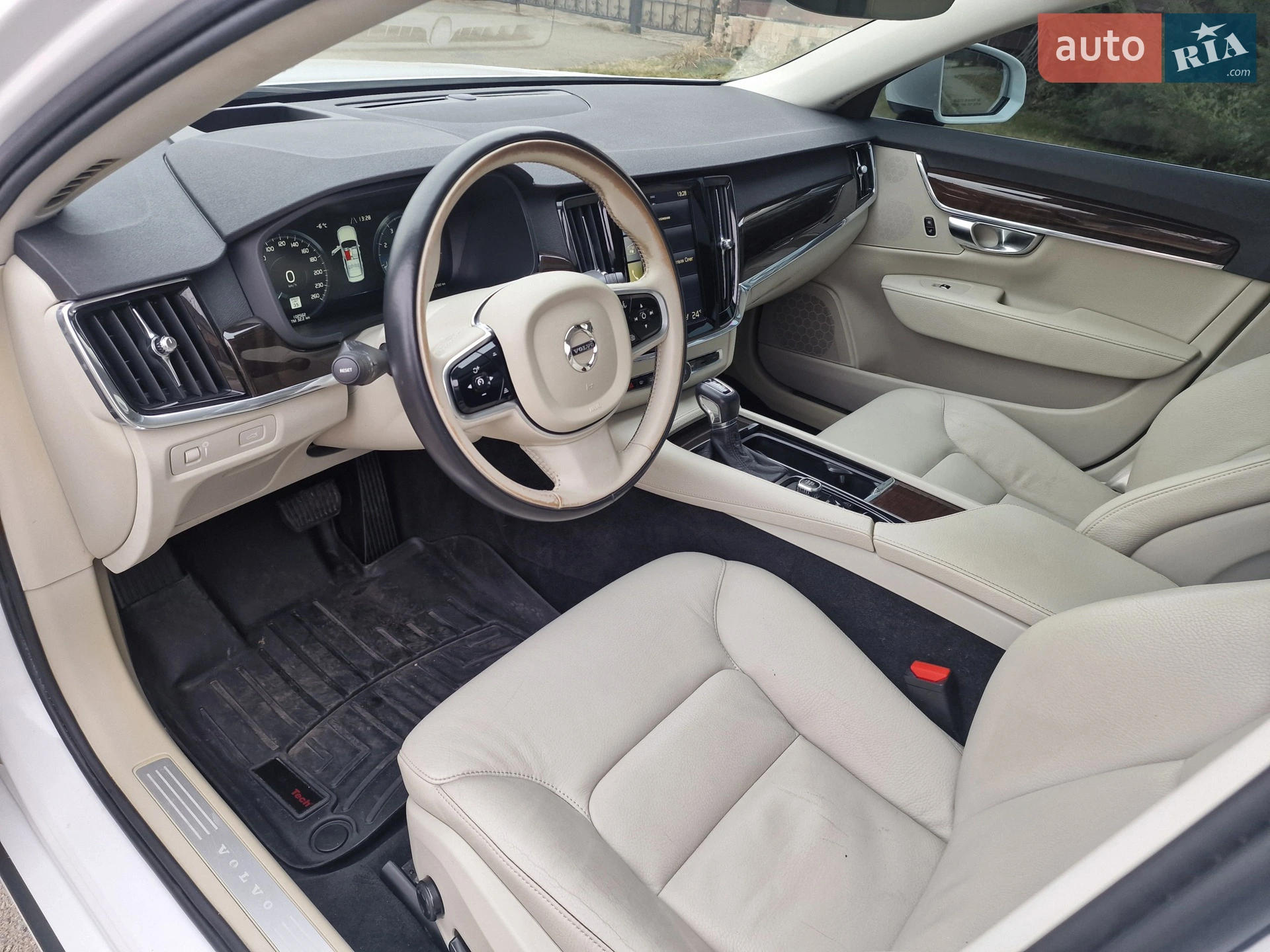 Volvo S90 2017 VIN LVY992MK2JP036813 фото оголошення 15 з 35