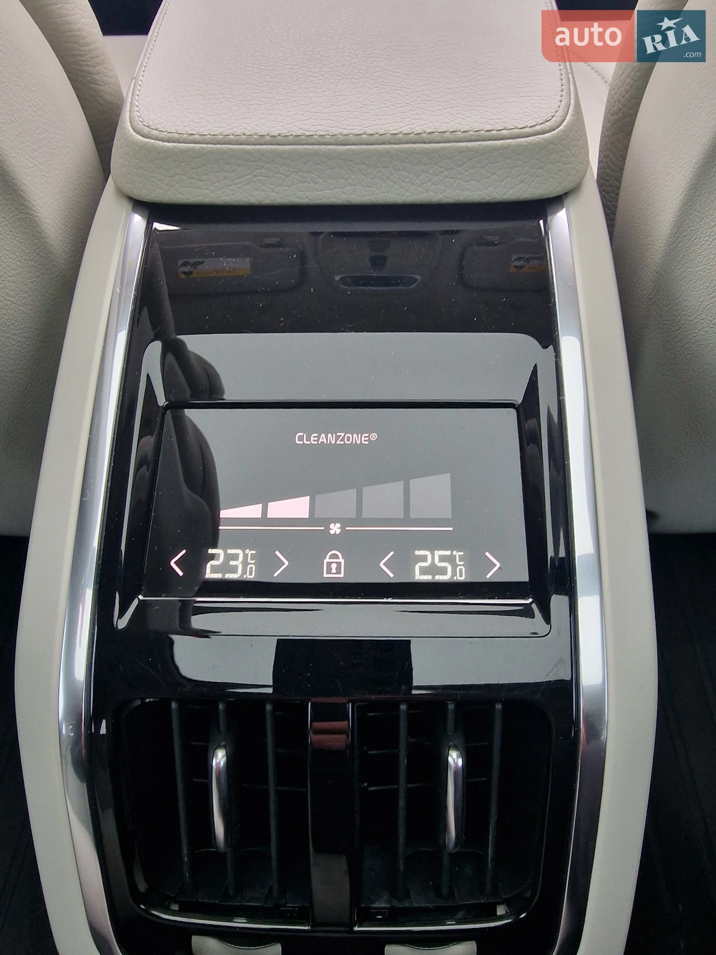 Volvo S90 2017 VIN LVY992MK2JP036813 фото оголошення 30 з 35