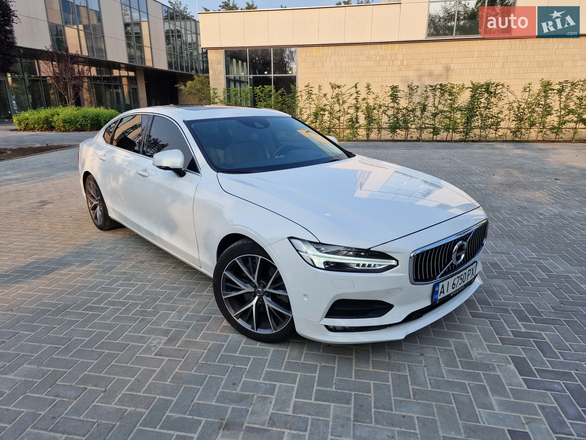 Volvo S90 2017 VIN LVY992MK2JP036813 фото оголошення 2 з 35