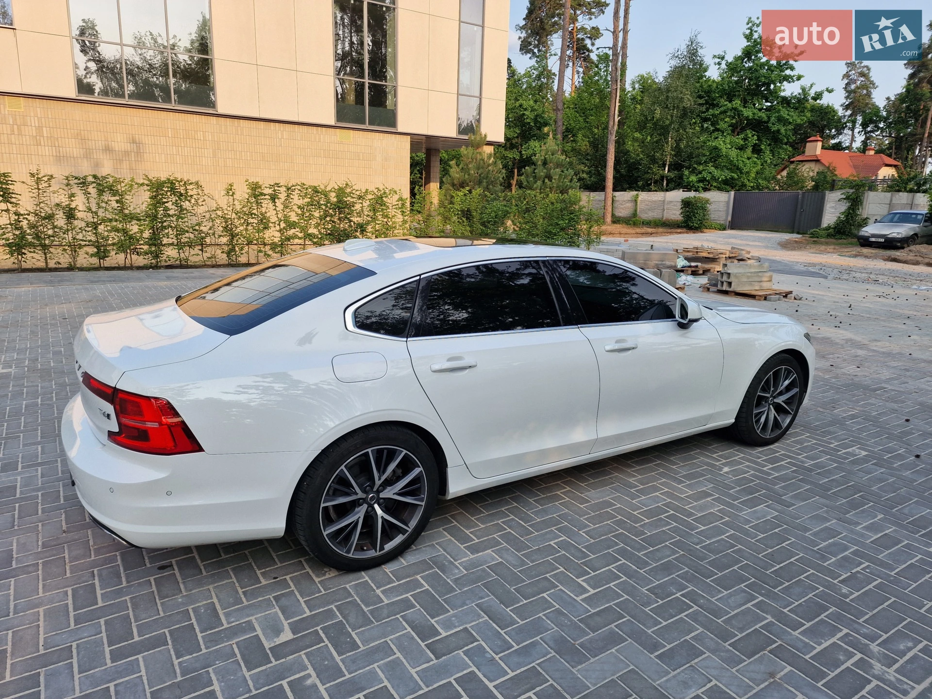 Volvo S90 2017 VIN LVY992MK2JP036813 фото оголошення 13 з 35