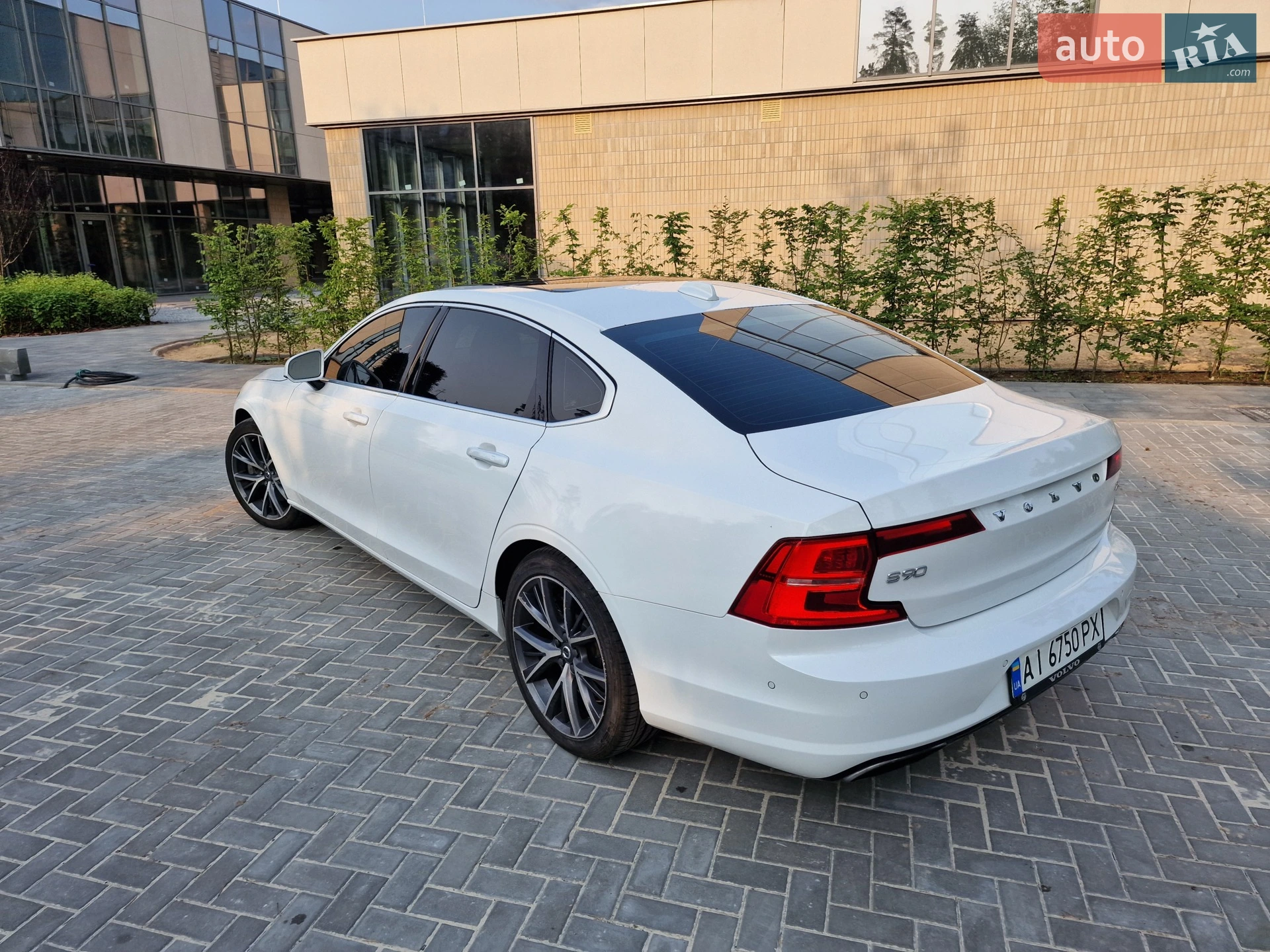Volvo S90 2017 VIN LVY992MK2JP036813 фото оголошення 8 з 35