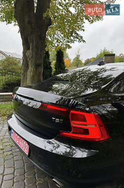 Седан Volvo S90 2017 в 